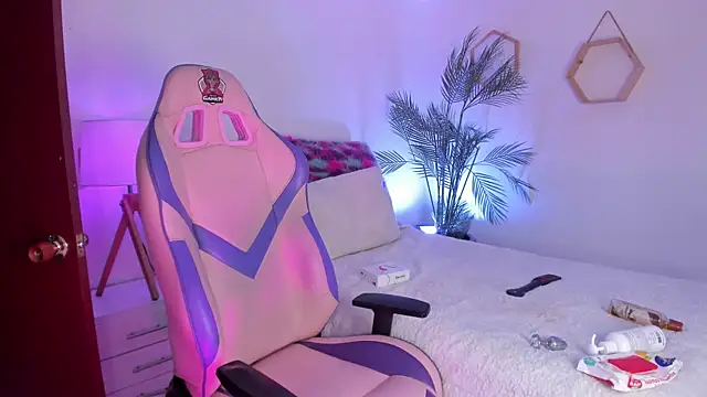 Hadid Jimenez  online show from 04-10-26, 09:00