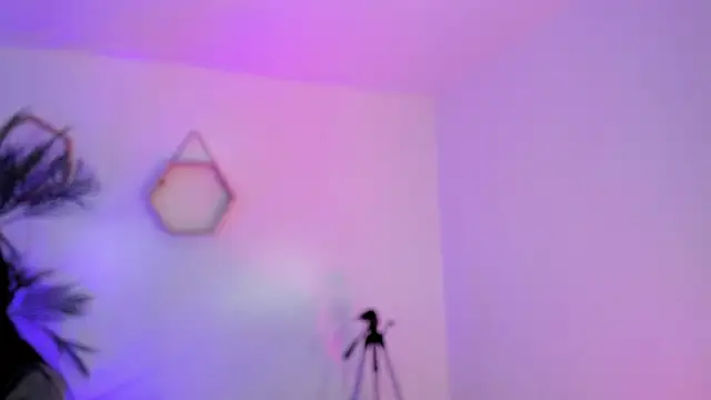 Hadid Jimenez  online show from 04-13-26, 07:18