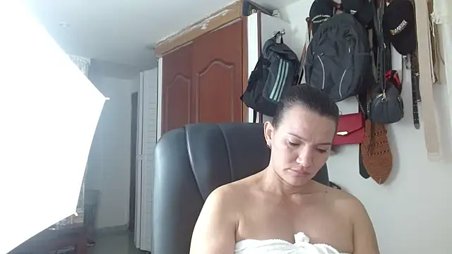 Snapshot of BriggiteSkyAngels chatting on 10-01-25, 09:25 BriggiteSkyAngels online show from 10-01-25, 09:25