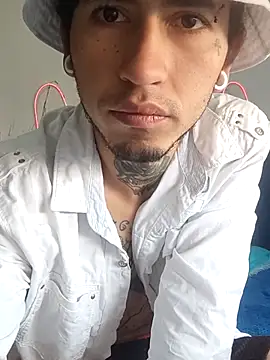Snapshot of Tattoboy19cm chatting on 10-05-25, 07:48 Tattoboy19cm online show from 10-05-25, 07:48