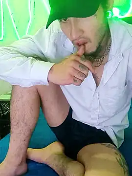 Snapshot of Tattoboy19cm chatting on 10-01-25, 03:11 Tattoboy19cm online show from 10-01-25, 03:11