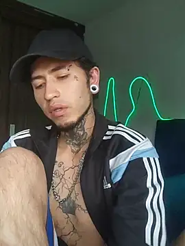 Snapshot of Tattoboy19cm chatting on 10-18-25, 06:32 Tattoboy19cm online show from 10-18-25, 06:32