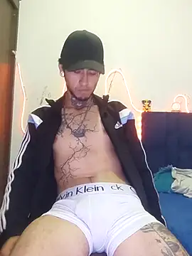 Snapshot of Tattoboy19cm chatting on 10-08-25, 03:19 Tattoboy19cm online show from 10-08-25, 03:19