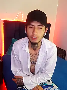 Snapshot of Tattoboy19cm chatting on 09-12-25, 01:44 Tattoboy19cm online show from 09-12-25, 01:44