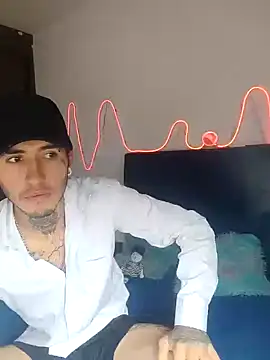 Snapshot of Tattoboy19cm chatting on 09-30-25, 03:07 Tattoboy19cm online show from 09-30-25, 03:07