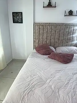 EmiilyEvans  online show from 09-18-25, 07:50