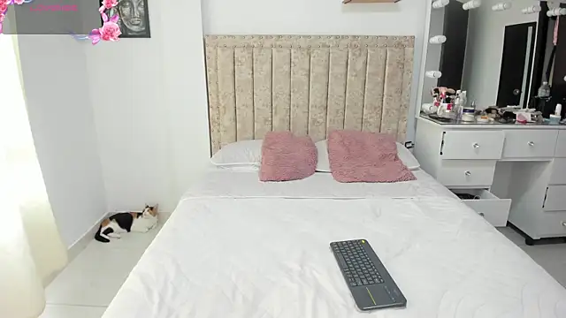 EmiilyEvans  online show from 09-24-25, 09:43