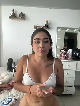 Snapshot of EmiilyEvans_ chatting on 07-23-26, 04:47 EmiilyEvans online show from 07-23-26, 04:47