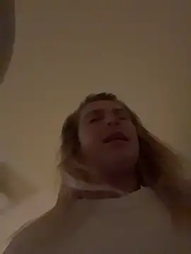 Snapshot of StellaWeb chatting on 11-11-25, 08:47 StellaWeb online show from 11-11-25, 08:47