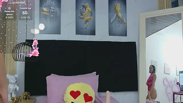 cutepetitee online show from 07-15-26, 12:45