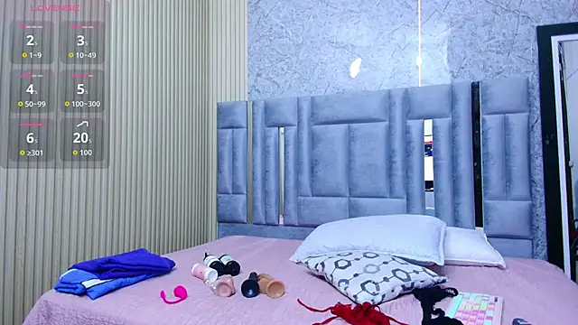 cutepetitee online show from 10-25-25, 06:08