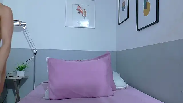 cutepetitee online show from 06-12-26, 07:44