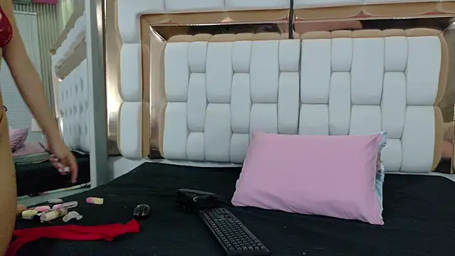 cutepetitee online show from 11-16-25, 08:02