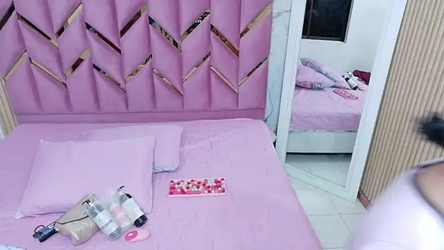 cutepetitee online show from 11-21-25, 08:41