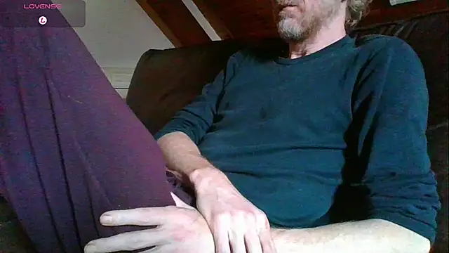 Snapshot of Vrenico-SC chatting on 10-19-25, 09:56 Vrenico-SC online show from 10-19-25, 09:56