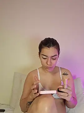 AmaiaSalvatore online show from 11-22-25, 10:08