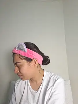 AmaiaSalvatore online show from 09-18-25, 10:24