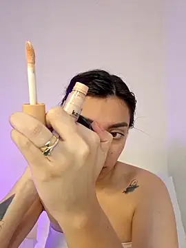 AmaiaSalvatore online show from 10-19-25, 08:11