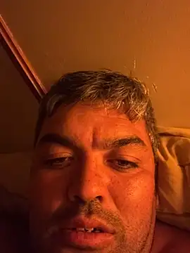 Snapshot of alinbaiatulr chatting on 09-19-25, 07:51 alinbaiatulr online show from 09-19-25, 07:51