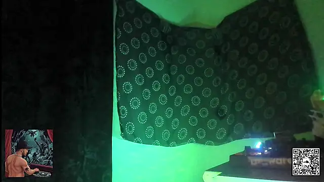 Snapshot of DjDiCKmannOnE chatting on 10-11-25, 11:06 DjDiCKmannOnE online show from 10-11-25, 11:06