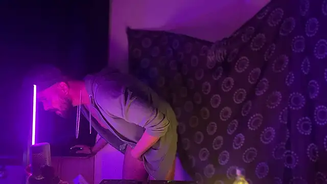 DjDiCKmannOnE online show from 04-14-26, 08:58