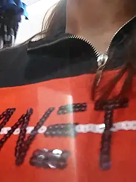 Snapshot of dyjaA chatting on 11-04-25, 06:11 dyjaA online show from 11-04-25, 06:11