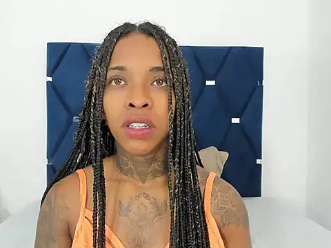 Pauline Fox online show from 10-16-25, 01:14