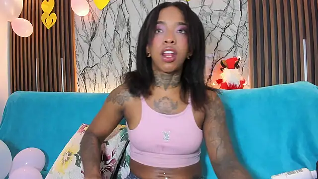 Pauline Fox online show from 11-28-25, 01:50