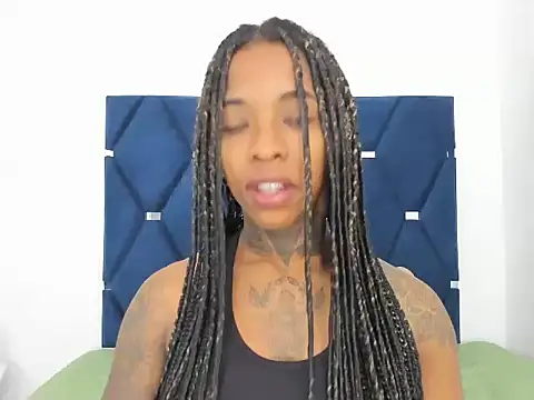 Pauline Fox online show from 10-18-25, 01:51