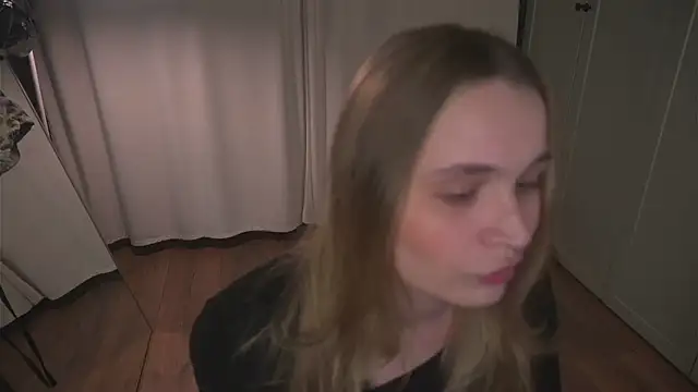 Snapshot of lisa_schiele chatting on 04-22-26, 08:15 lisa schiele online show from 04-22-26, 08:15