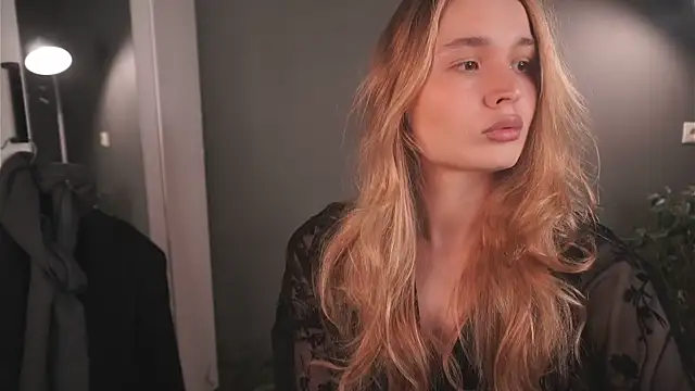 lisa schiele online show from 11-17-25, 08:02