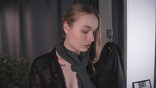 lisa schiele online show from 11-16-25, 08:35