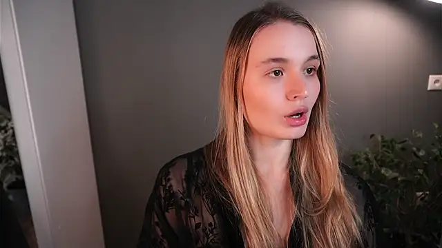 lisa schiele online show from 11-26-25, 08:20