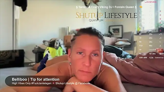 Snapshot of SwingWingWomanSweden chatting on 09-27-25, 06:19 SwingWingWomanSweden online show from 09-27-25, 06:19