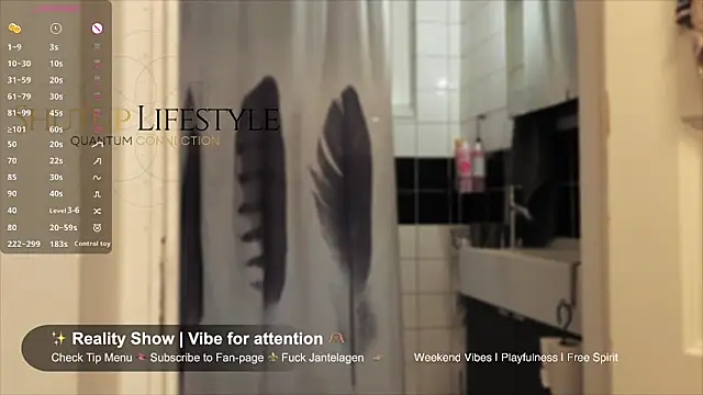 Snapshot of SwingWingWomanSweden chatting on 01-10-26, 11:22 SwingWingWomanSweden online show from 01-10-26, 11:22