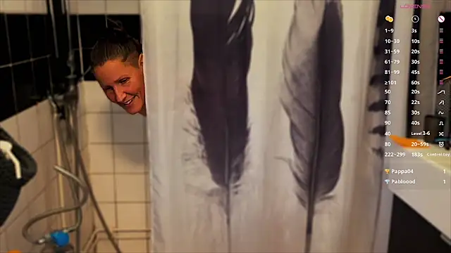 Snapshot of SwingWingWomanSweden chatting on 11-28-25, 10:32 SwingWingWomanSweden online show from 11-28-25, 10:32