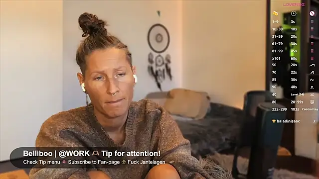 Snapshot of SwingWingWomanSweden chatting on 11-29-25, 11:32 SwingWingWomanSweden online show from 11-29-25, 11:32