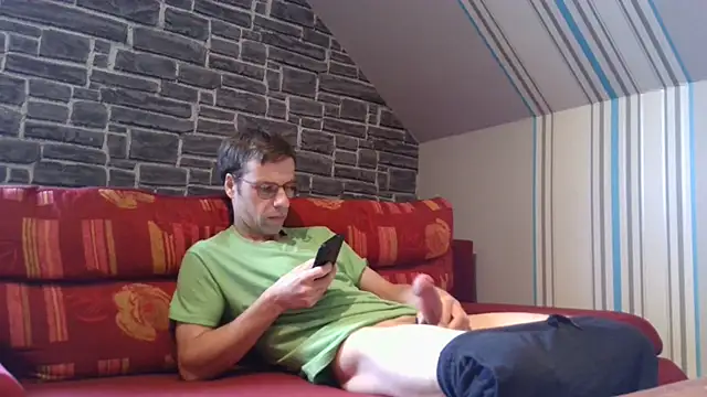Snapshot of vers92_seb chatting on 10-12-25, 08:48 vers92 seb online show from 10-12-25, 08:48