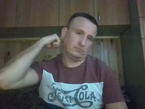 Snapshot of Maksymilian1 chatting on 11-01-25, 02:55 Maksymilian1 online show from 11-01-25, 02:55