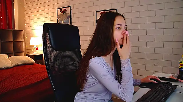 UliaNeer online show from 04-17-26, 05:10