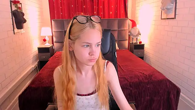 Snapshot of UliaNeer chatting on 07-16-26, 05:04 UliaNeer online show from 07-16-26, 05:04