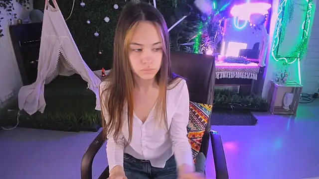 UliaNeer online show from 04-15-26, 05:24