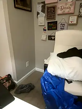 Snapshot of Juicystorm chatting on 09-18-25, 02:25 Juicystorm online show from 09-18-25, 02:25