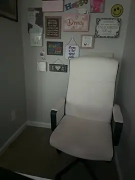 Snapshot of Juicystorm chatting on 10-19-25, 02:09 Juicystorm online show from 10-19-25, 02:09