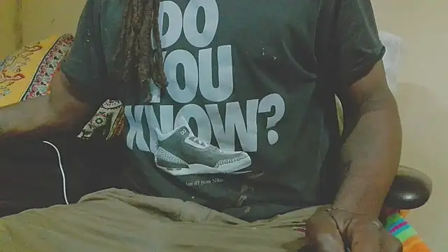 EYEzIAM online show from 04-22-26, 04:52