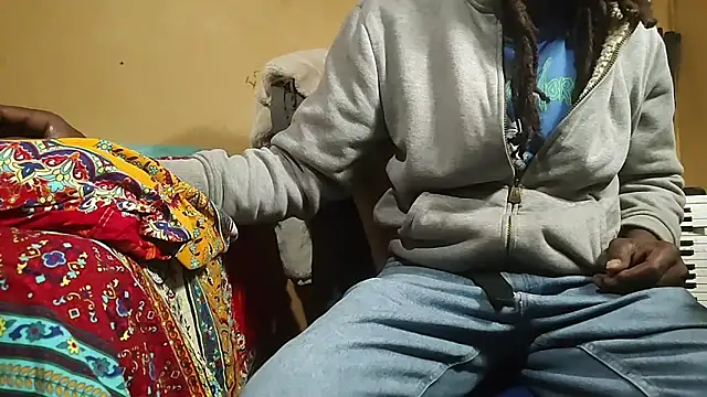 EYEzIAM online show from 11-05-25, 07:39