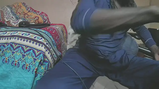 EYEzIAM online show from 11-21-25, 03:49