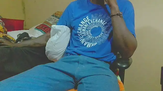 EYEzIAM online show from 04-19-26, 04:02