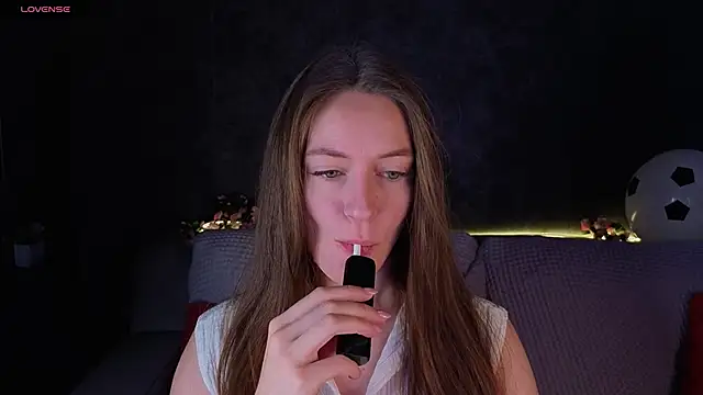 Snapshot of Agnes_Wells chatting on 06-20-26, 01:10 Agnes Wells online show from 06-20-26, 01:10