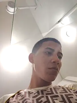 Snapshot of Davig4 chatting on 09-28-25, 03:13 Davig4 online show from 09-28-25, 03:13